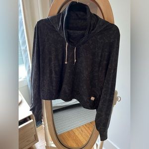 Large Vuori cropped long-sleeve